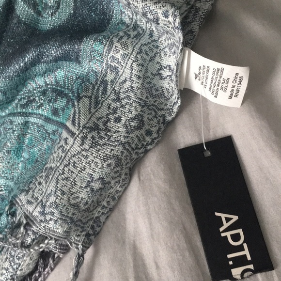 Scarf - Picture 3 of 4